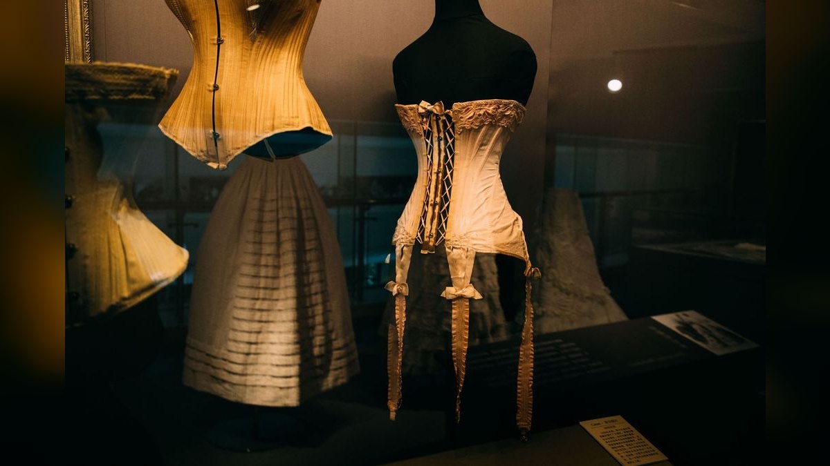 What to Wear to a Museum Date in 2027 — figure 5