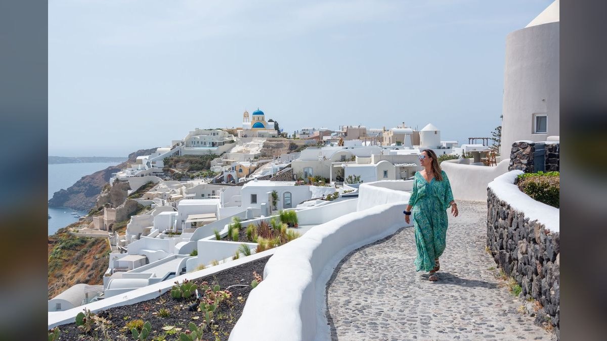 What to Wear in Santorini in Summer in 2027