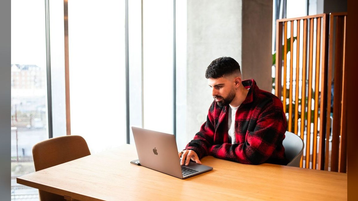 What to Wear to a Co-Working Space in Summer in 2027