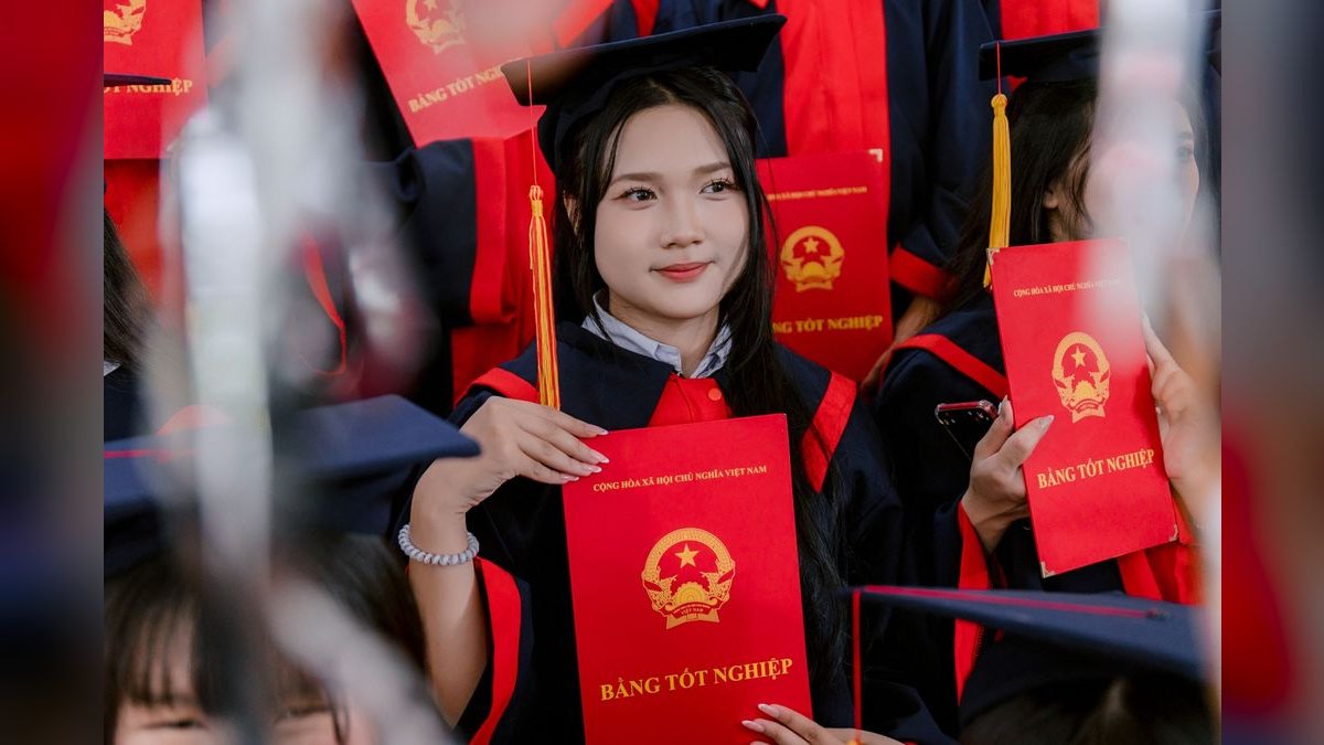 What to Wear to a Graduation in Your 30s in 2027