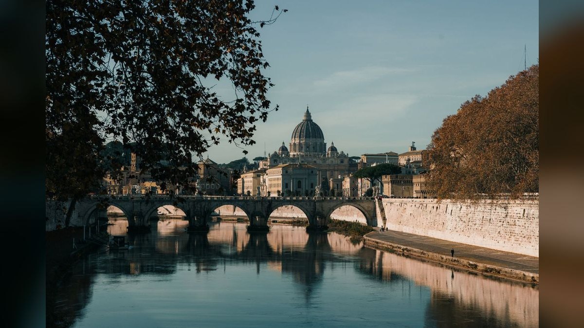 What to Wear in Italy in Fall in 2027 — figure 3