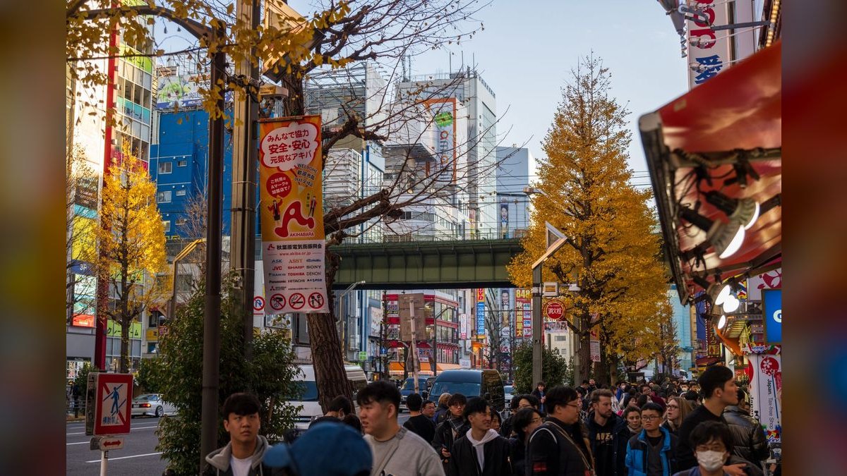 What to Wear in Tokyo in Fall in 2027 — figure 4