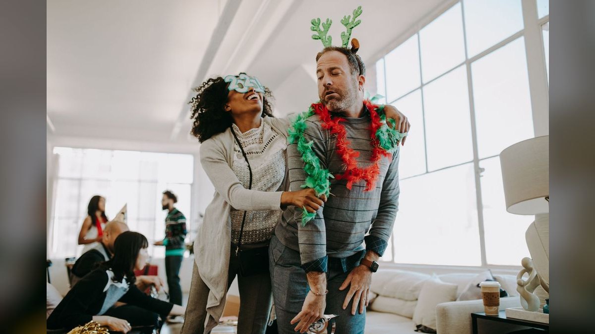 What to Wear to a Holiday Party in Your 30s in 2027 — figure 3
