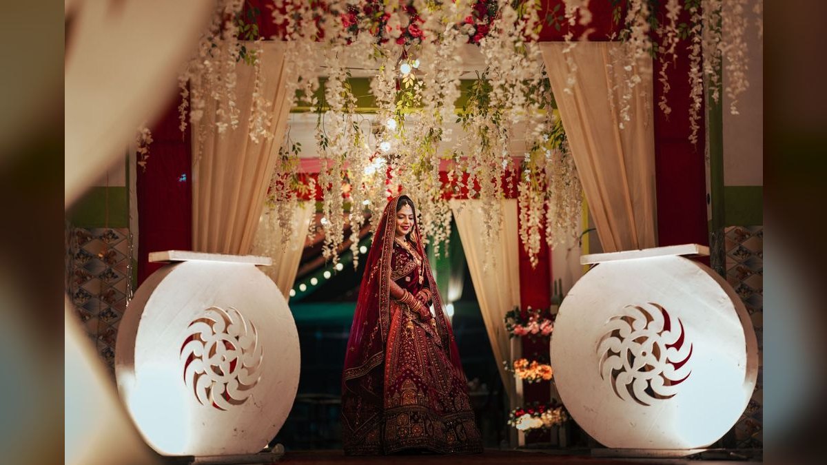 What to Wear as a Wedding Planner to a Greenhouse Wedding in 2027