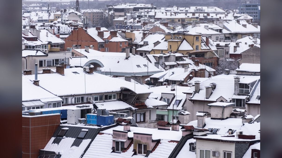 What to Wear to a Rooftop Bar in Winter in 2027