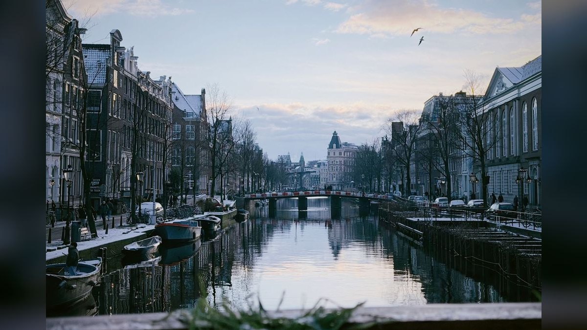 What to Wear in Amsterdam in Winter in 2027 — figure 1