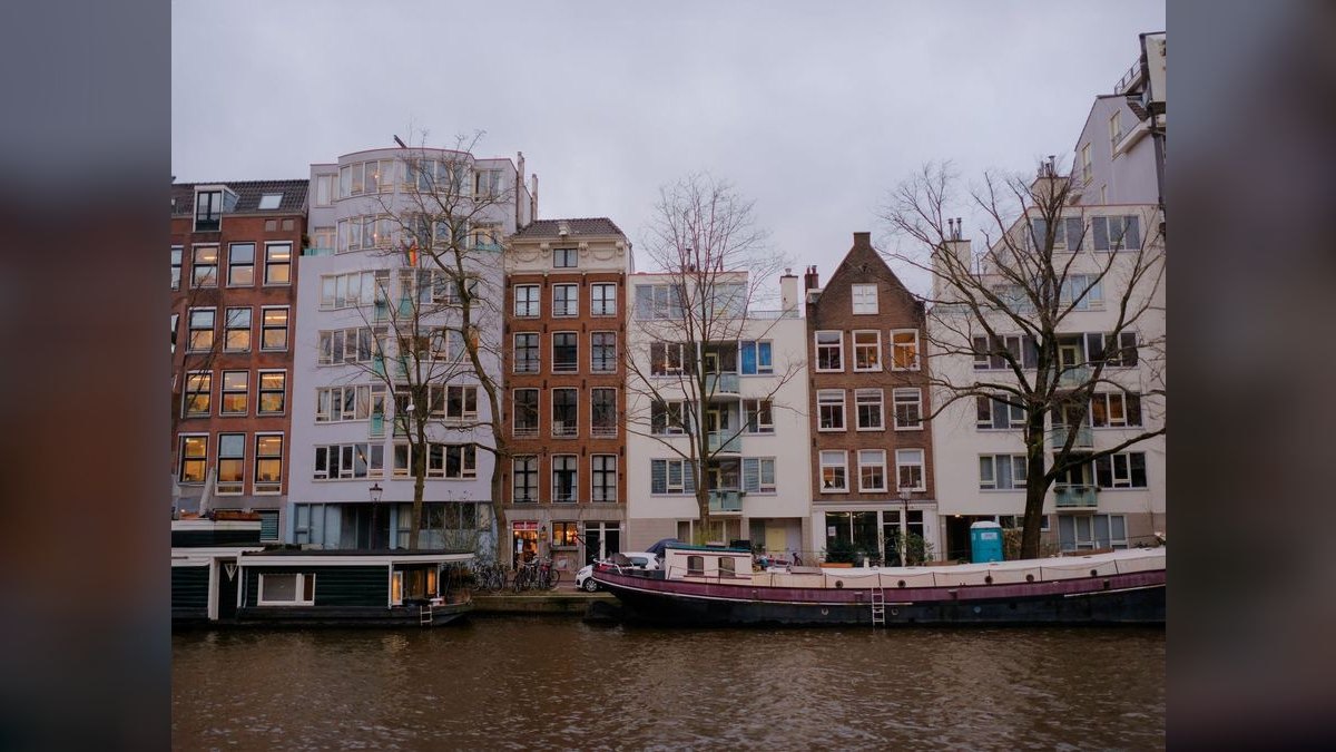 What to Wear in Amsterdam in Winter in 2027 — figure 5