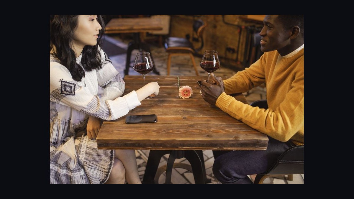 What to Wear to a First Date if You Have Broad Shoulders in 2027 — figure 2