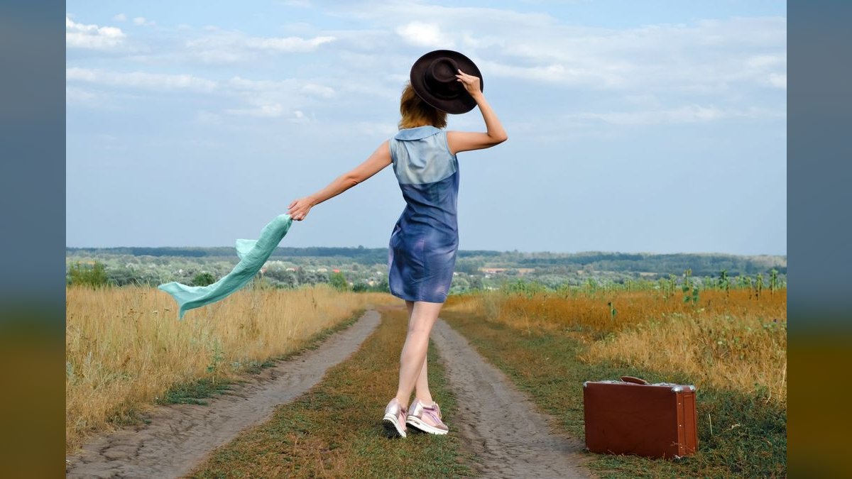 How to Wear Slate Blue with White Sneakers in 2027 — figure 3
