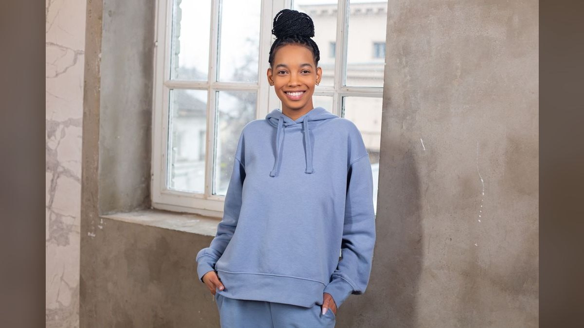 How to Wear Slate Blue with White Sneakers in 2027 — figure 5