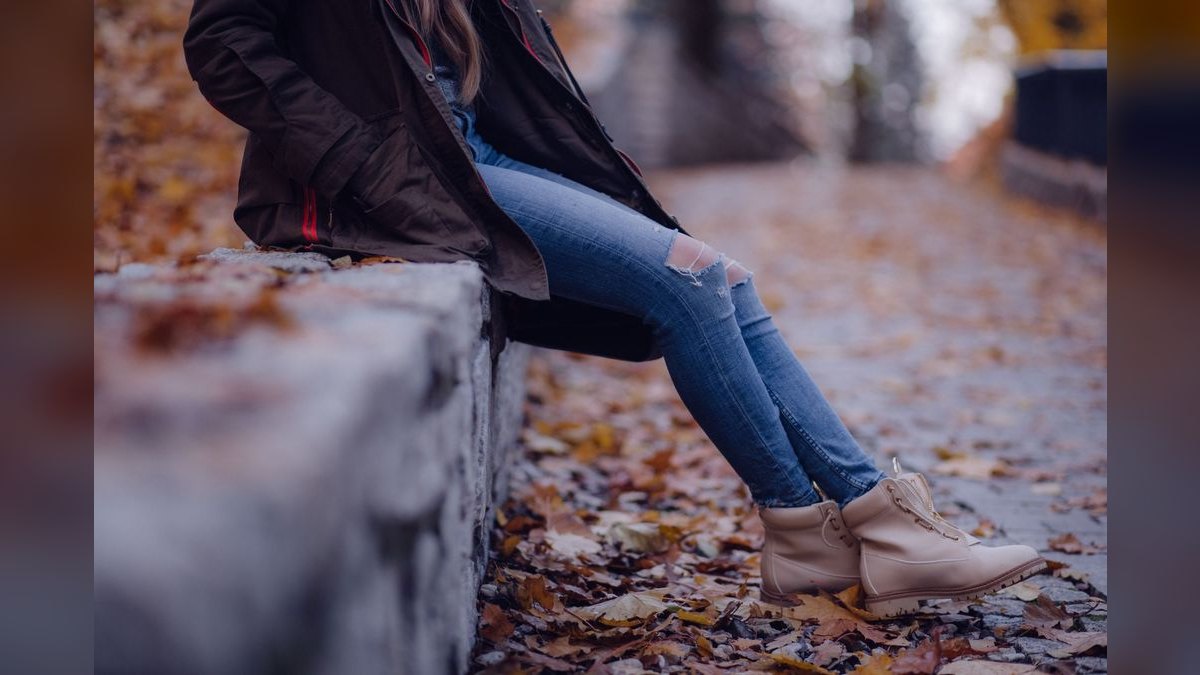 How to Wear Navy in Fall in 2027