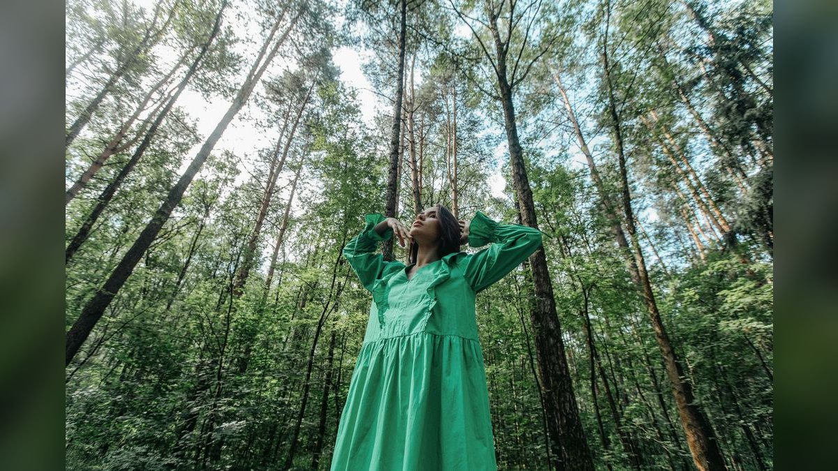 How to Wear Forest Green in Summer in 2027 — figure 2