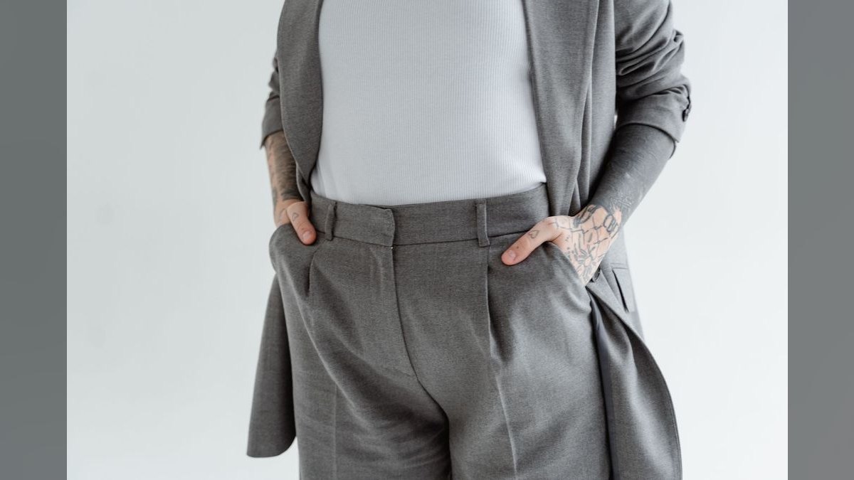 How to Wear Charcoal Gray in Fall in 2027 — figure 4