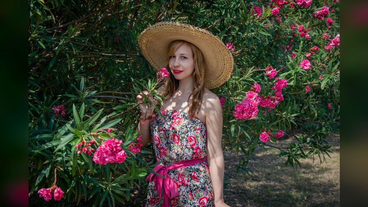 How to Wear Hot Pink in Summer in 2027 — figure 5