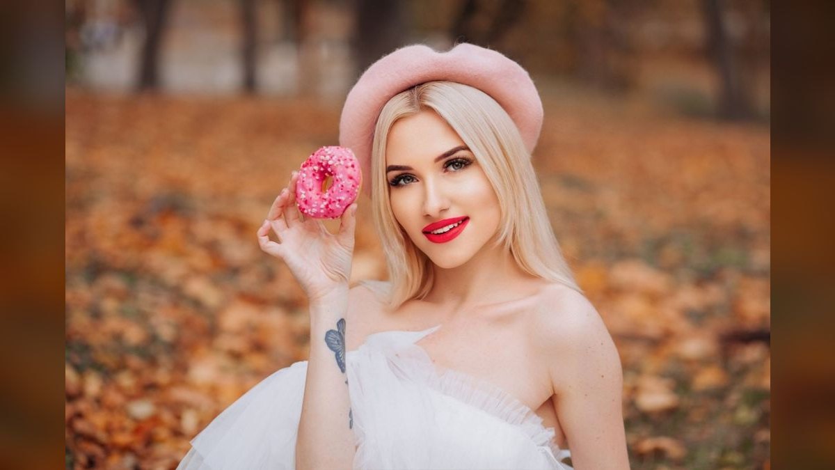 How to Wear Hot Pink in Fall in 2027 — figure 2