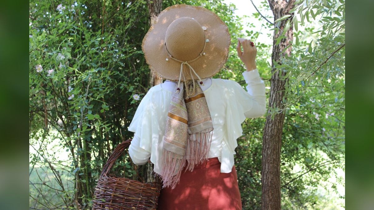 How to Wear Terracotta in Summer in 2027