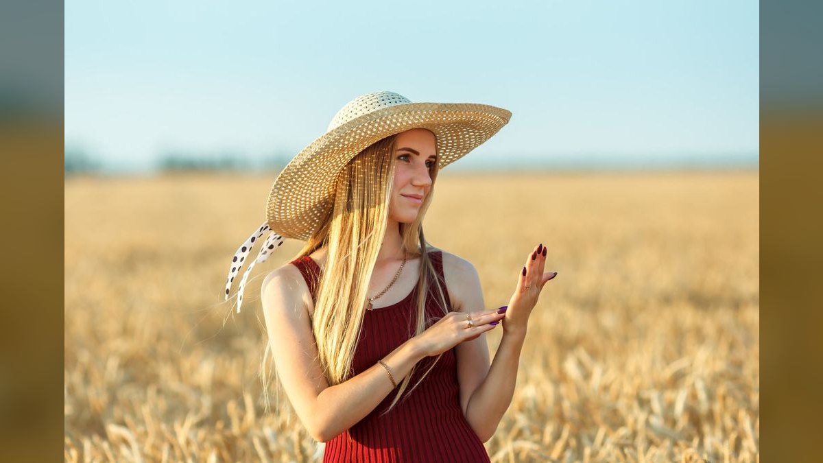 How to Wear Maroon in Summer in 2027