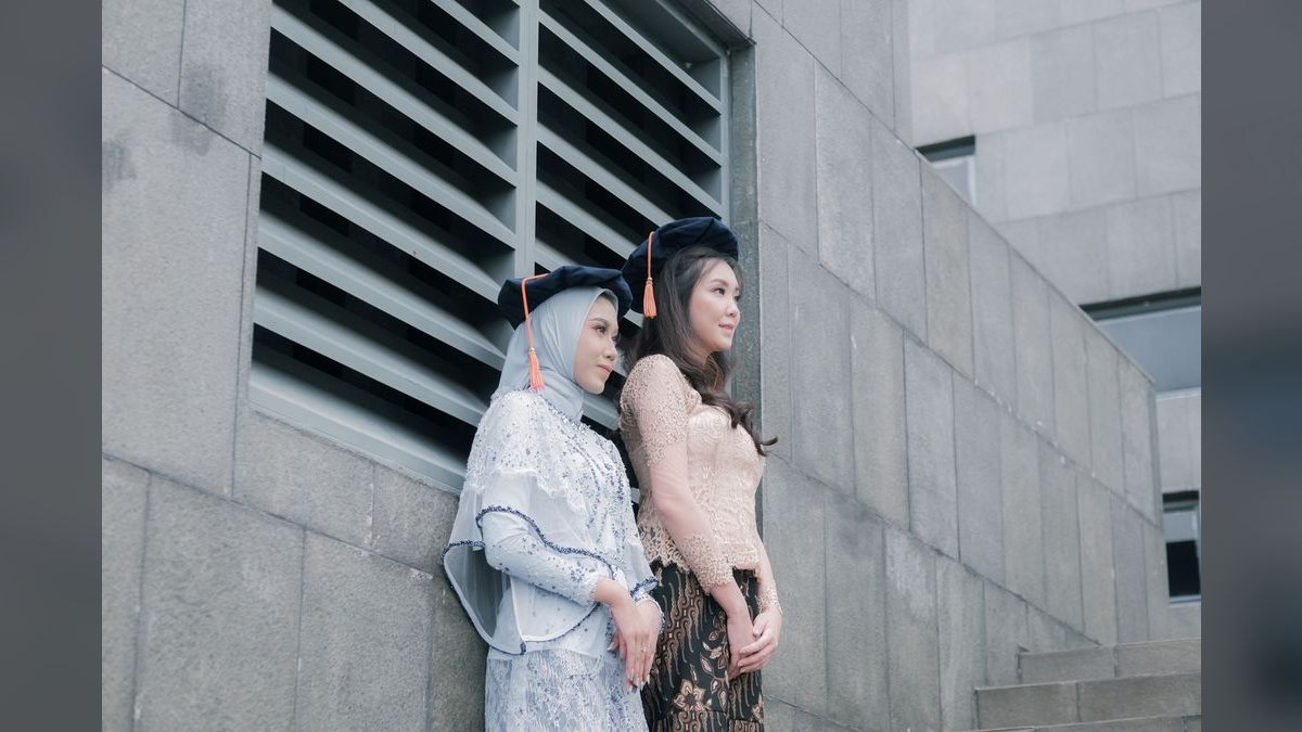 How to Style a Blazer for a Graduation in 2027 — figure 2
