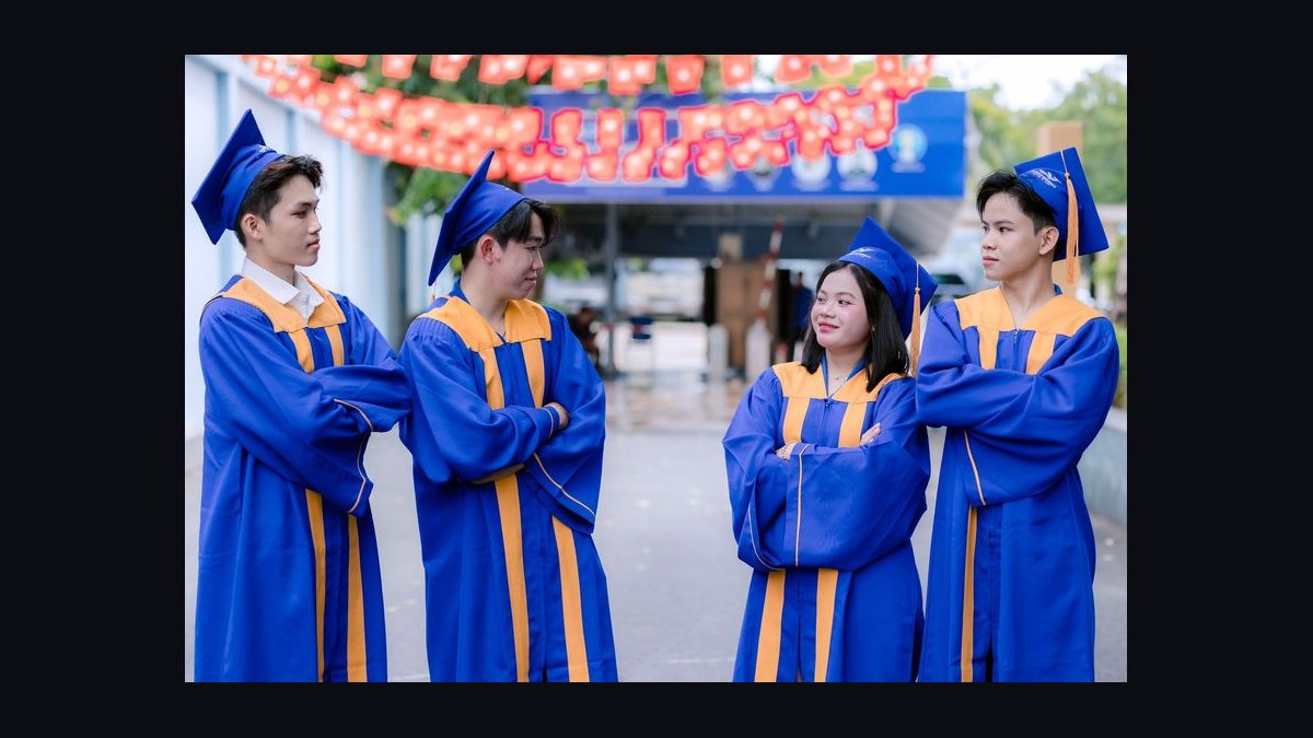 How to Style a Leather Jacket for a Graduation in 2027 — figure 5