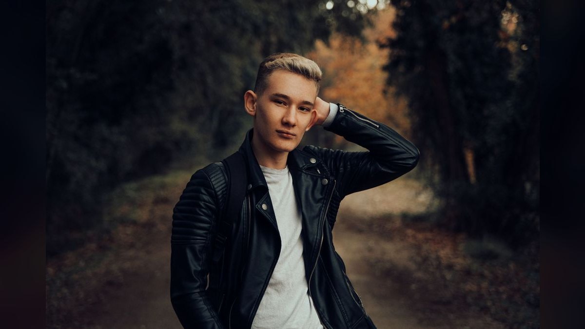 How to Style a Leather Jacket for a Reunion in 2027