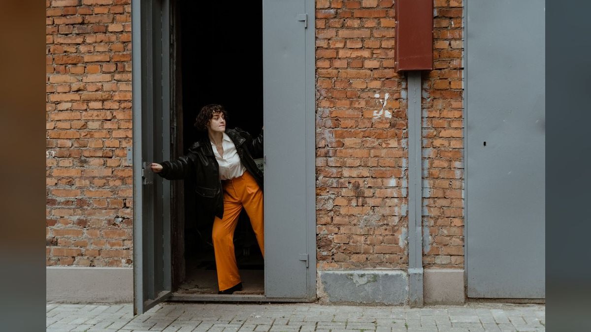 How to Style Wide-Leg Pants for a Graduation in 2027