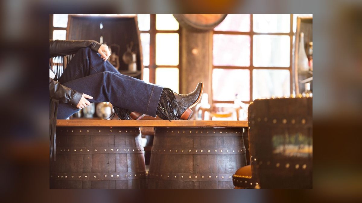 How to Style Chelsea Boots for a Bar Crawl in 2027 — figure 2