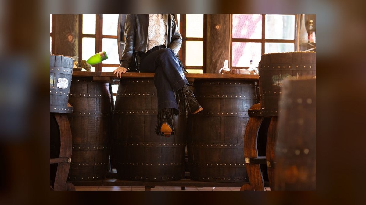 How to Style Chelsea Boots for a Bar Crawl in 2027 — figure 4