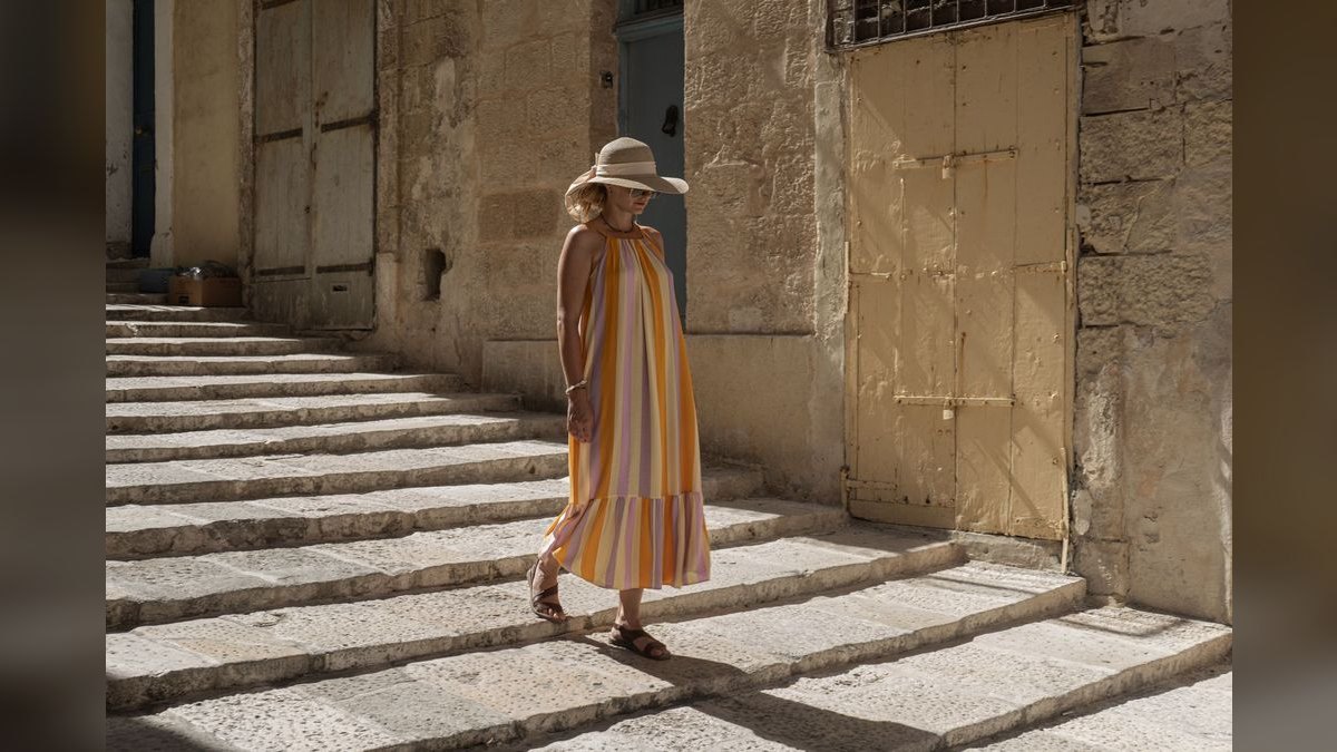 How to Style a Maxi Dress for a Gallery Opening in 2027