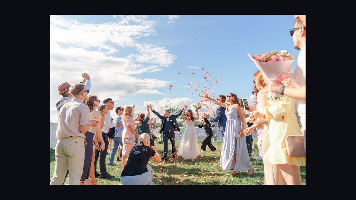 Should I Wear Cream or White to a Summer Wedding as a Guest in 2027