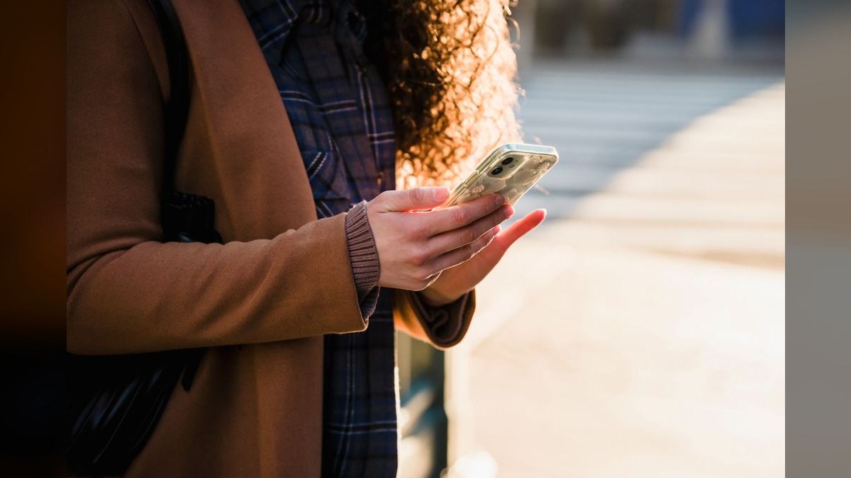 Xfinity Mobile vs Visible: which is better in 2027?