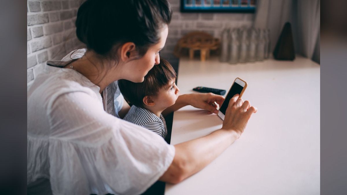 What is the best family cell phone plan for four lines in 2027 — figure 5