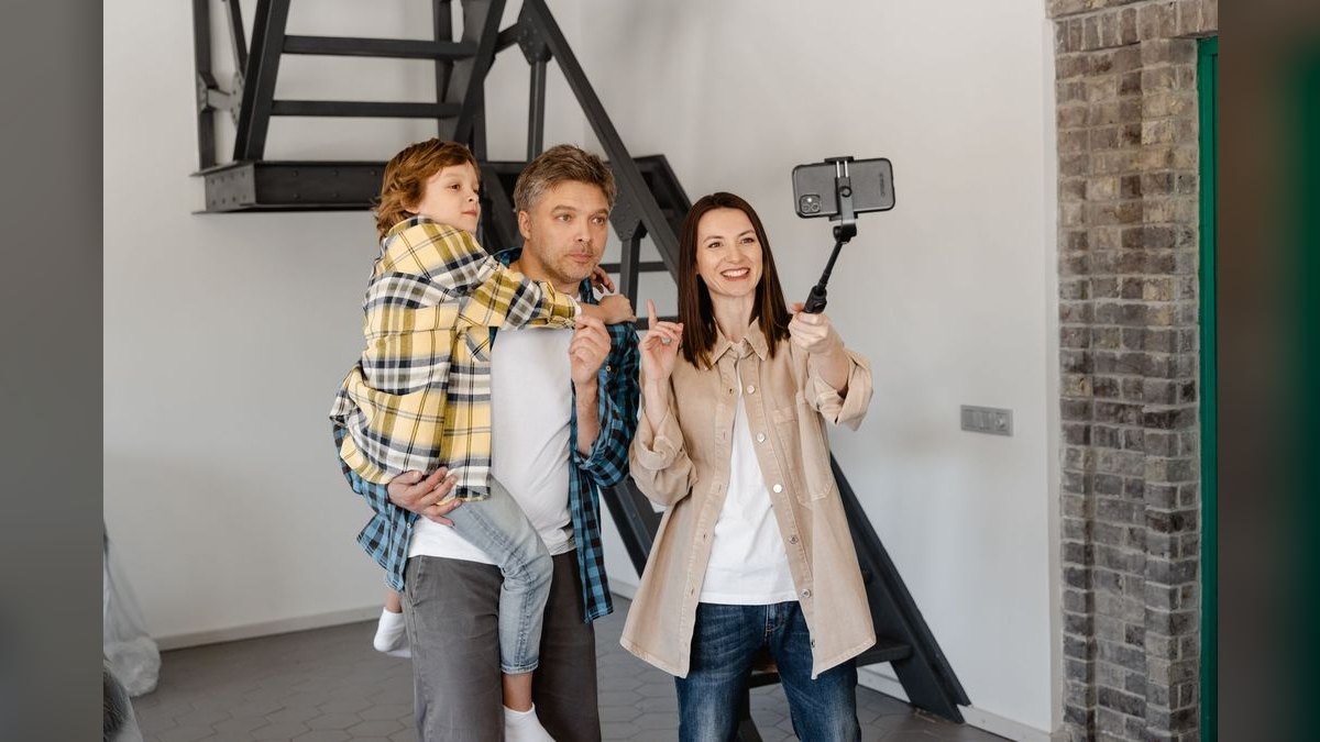 What is the best family cell phone plan for four lines in 2027?