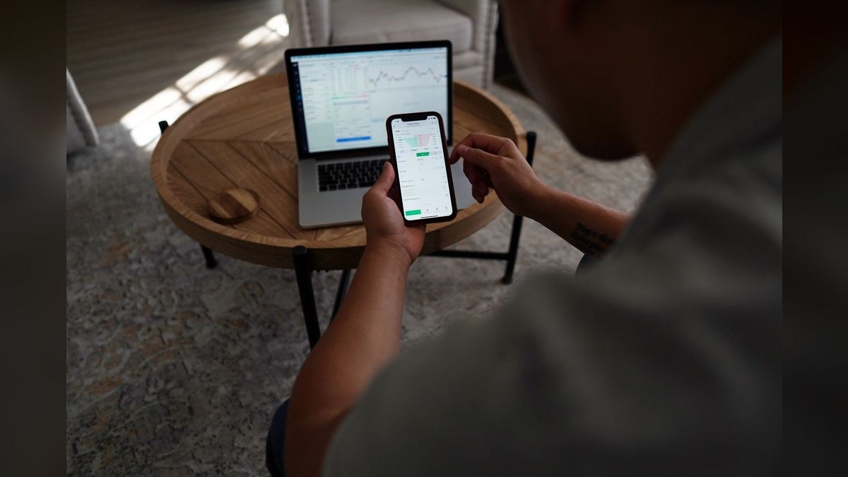 Should I finance a new phone or buy it outright in 2027 — figure 3