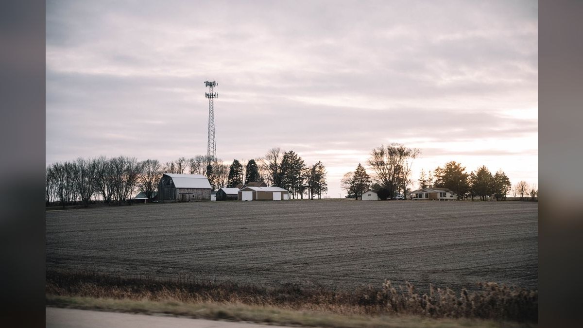 Verizon vs AT&T for rural coverage in 2027?