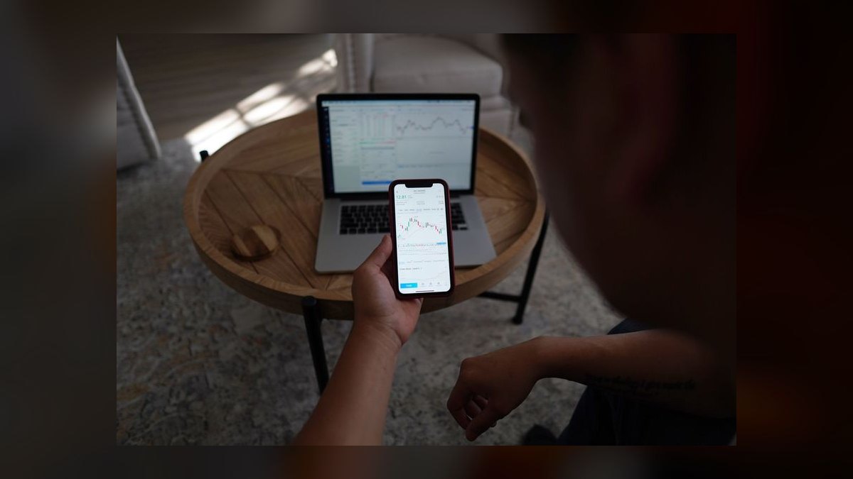 What are the steps to trade in my old phone for credit in 2027 — figure 8