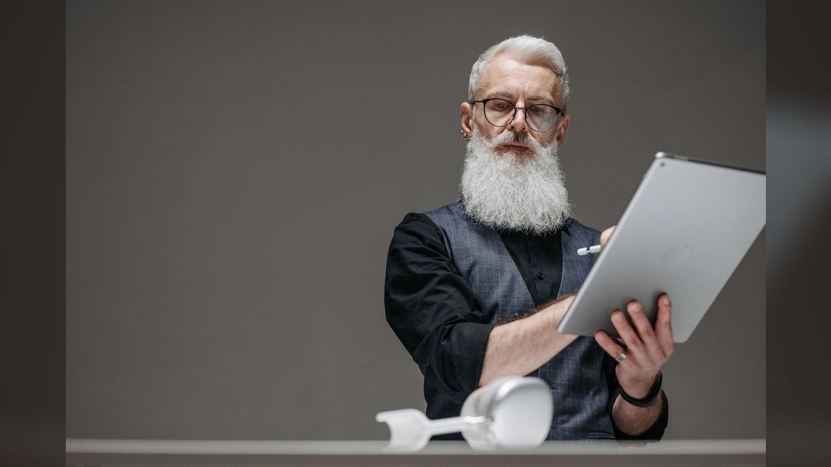 What is the best tech stack for a senior living or assisted living operator in 2027 — figure 4