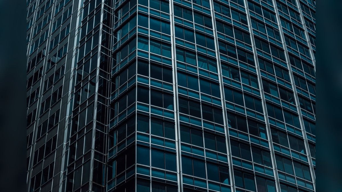 What is the best tech stack for a boutique hotel in 2027?