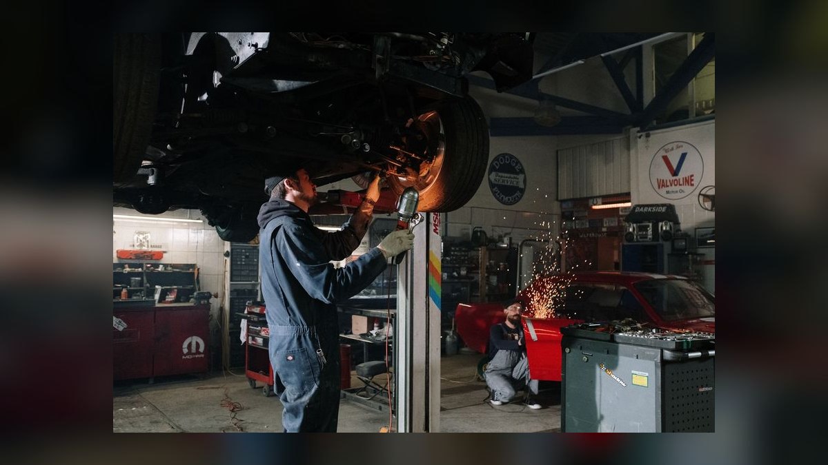 What is the best tech stack for an auto repair or body shop in 2027 — figure 10