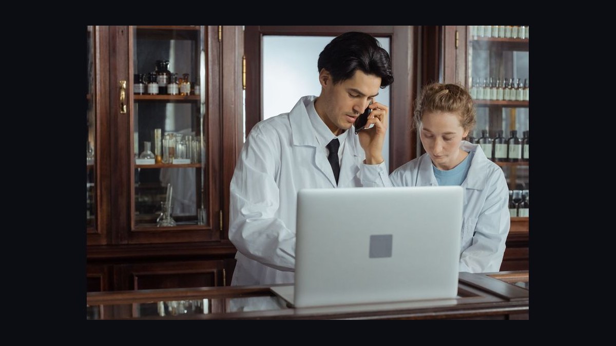 What is the best tech stack for an independent retail pharmacy in 2027 — figure 8