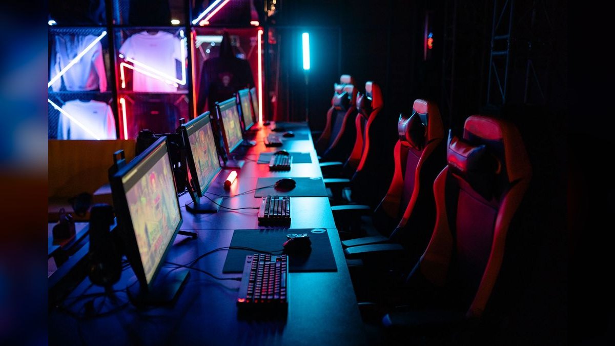 What is the recommended Esports and Pro Gaming Organization sales and operations tech stack in 2027 — figure 3