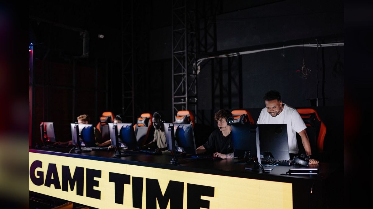 What is the recommended Esports and Pro Gaming Organization sales and operations tech stack in 2027 — figure 5