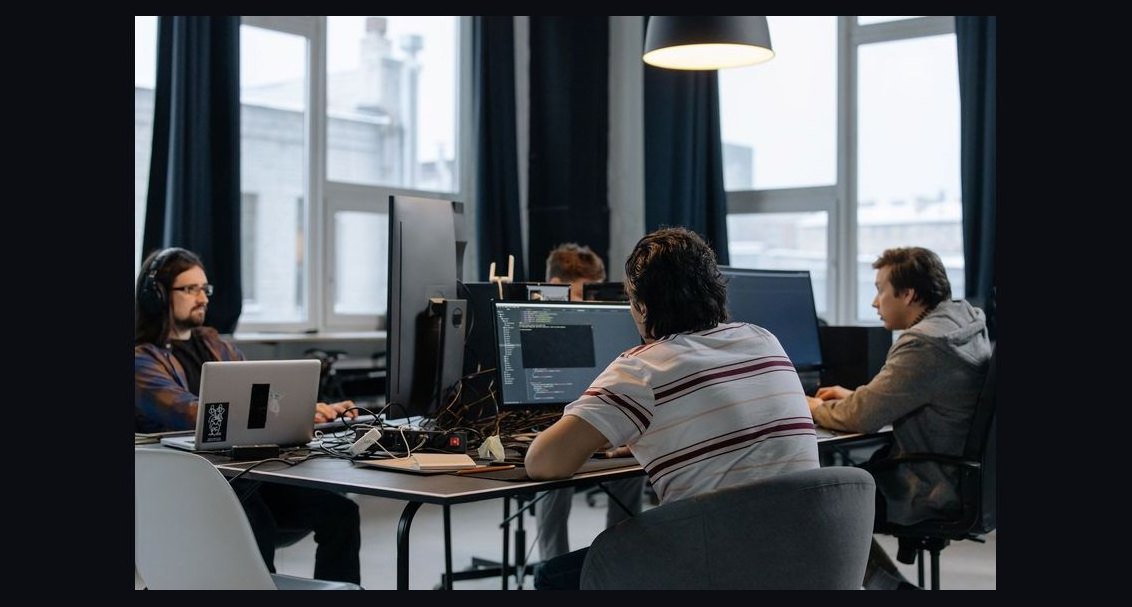 A Cloud-Native Software Stack for FinTech Startups Focusing on PCI DSS Compliance