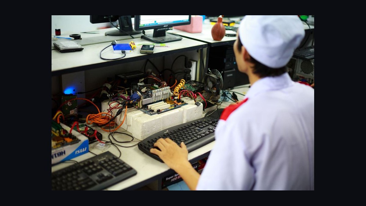 What is the complete software stack for a computer and phone repair shop in 2027 — figure 7