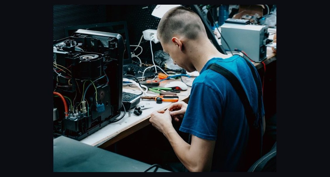 What is the complete software stack for a computer and phone repair shop in 2027?