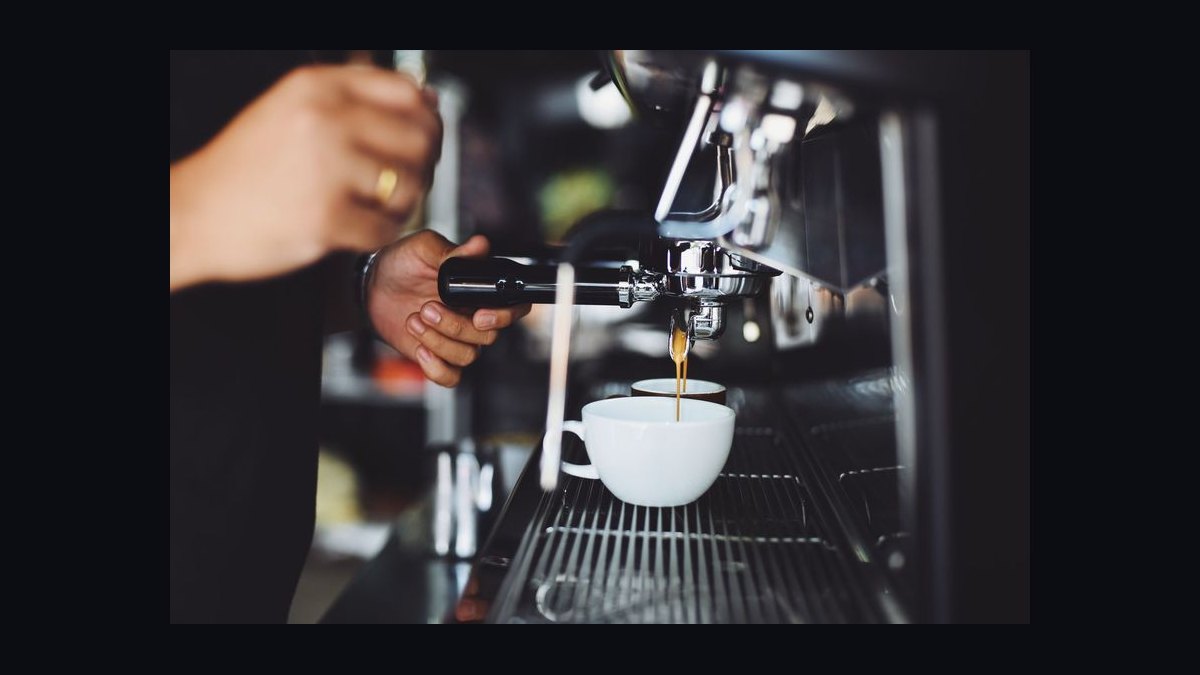 What is the best tech stack for a specialty coffee shop chain in 2027 compared to a standalone cafe in 2027?