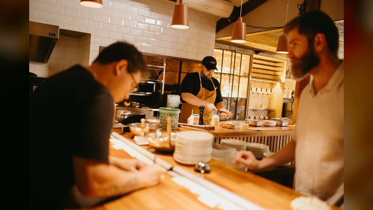 How Do I Know How Many Cooks and Servers to Schedule Each Shift at My Pizza Restaurant — figure 2