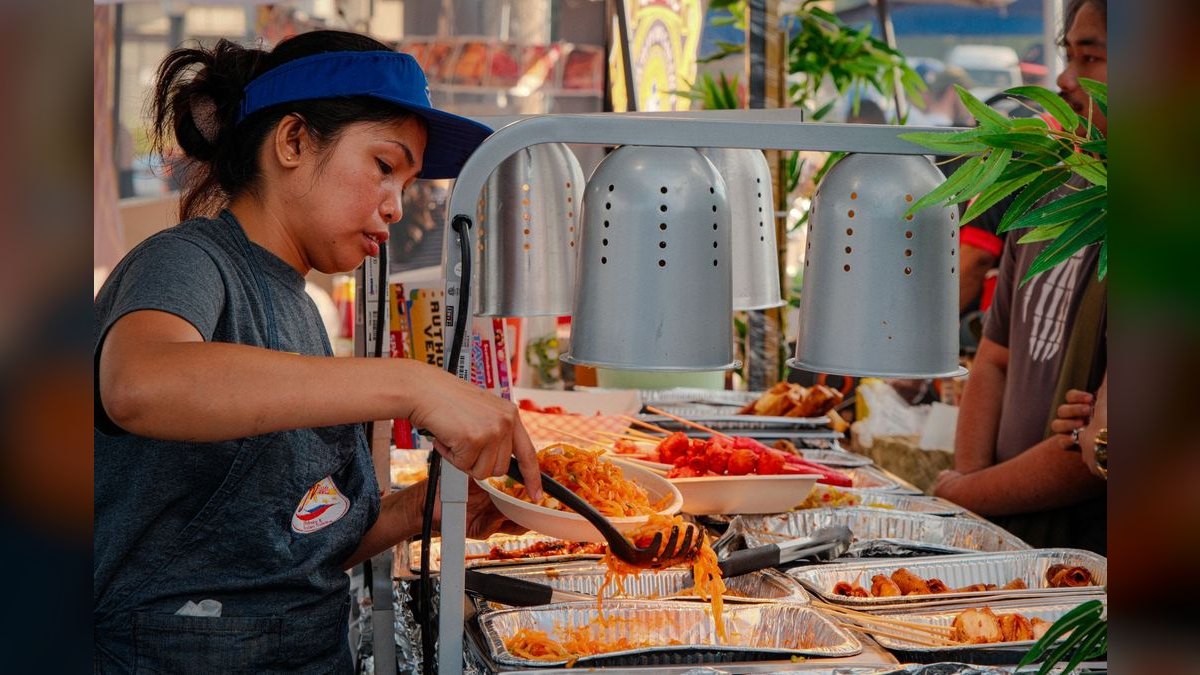 How Do I Know How Many Cooks and Servers to Schedule Each Shift at My Pizza Restaurant — figure 4
