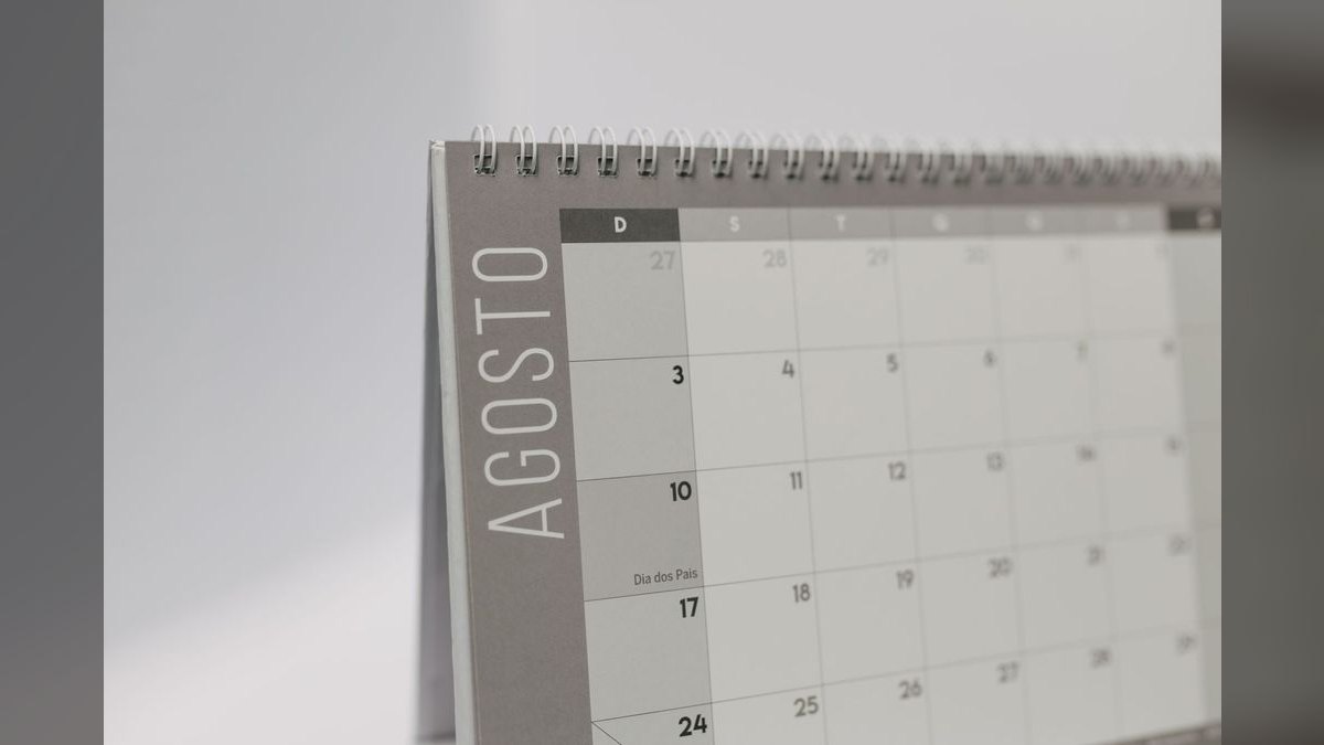 How Many Employees Should I Schedule Each Day at My Bookstore — figure 2