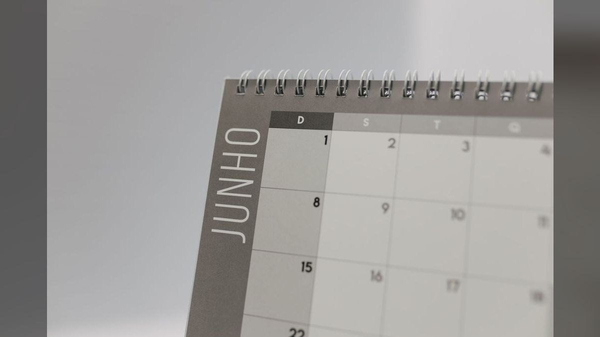 How Many Salespeople Should I Schedule Each Day at My Shoe Store — figure 2