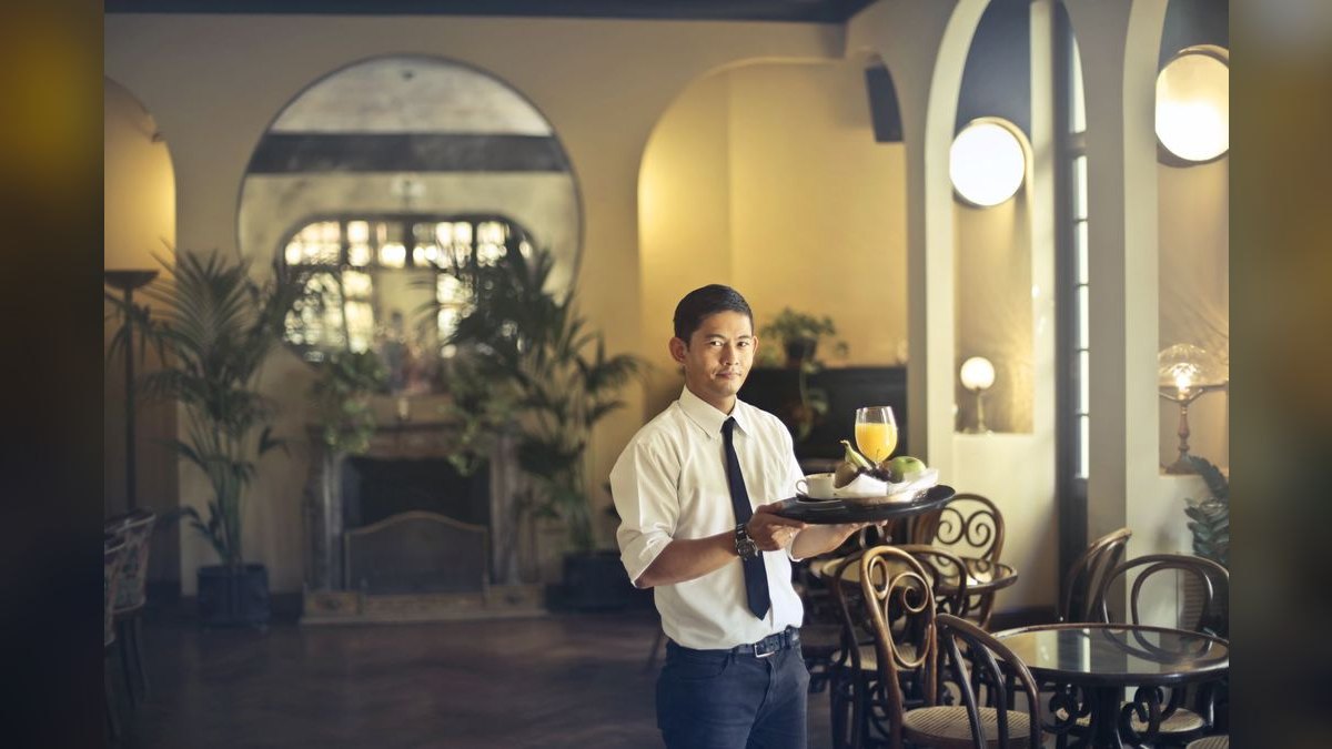 How Many Staff Should I Schedule Each Shift at My Sushi Restaurant?